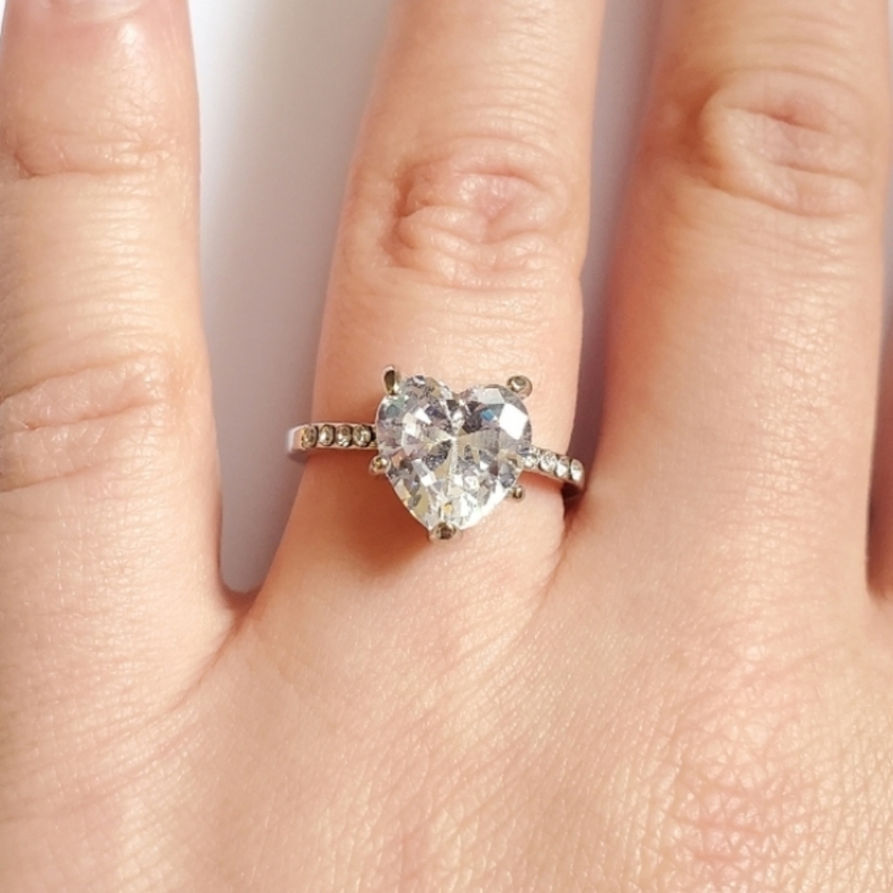 NWOT White Sapphire Heart Ring - Picture 5 of 16